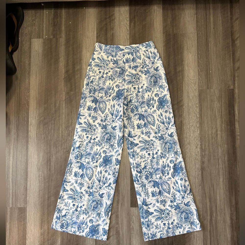 AUREUM Blue and White Patterned Wide Legged Bottoms Size XS Nwts